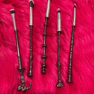 Wand makeup brushes